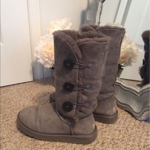 Uggs Bailey Button size 8.5